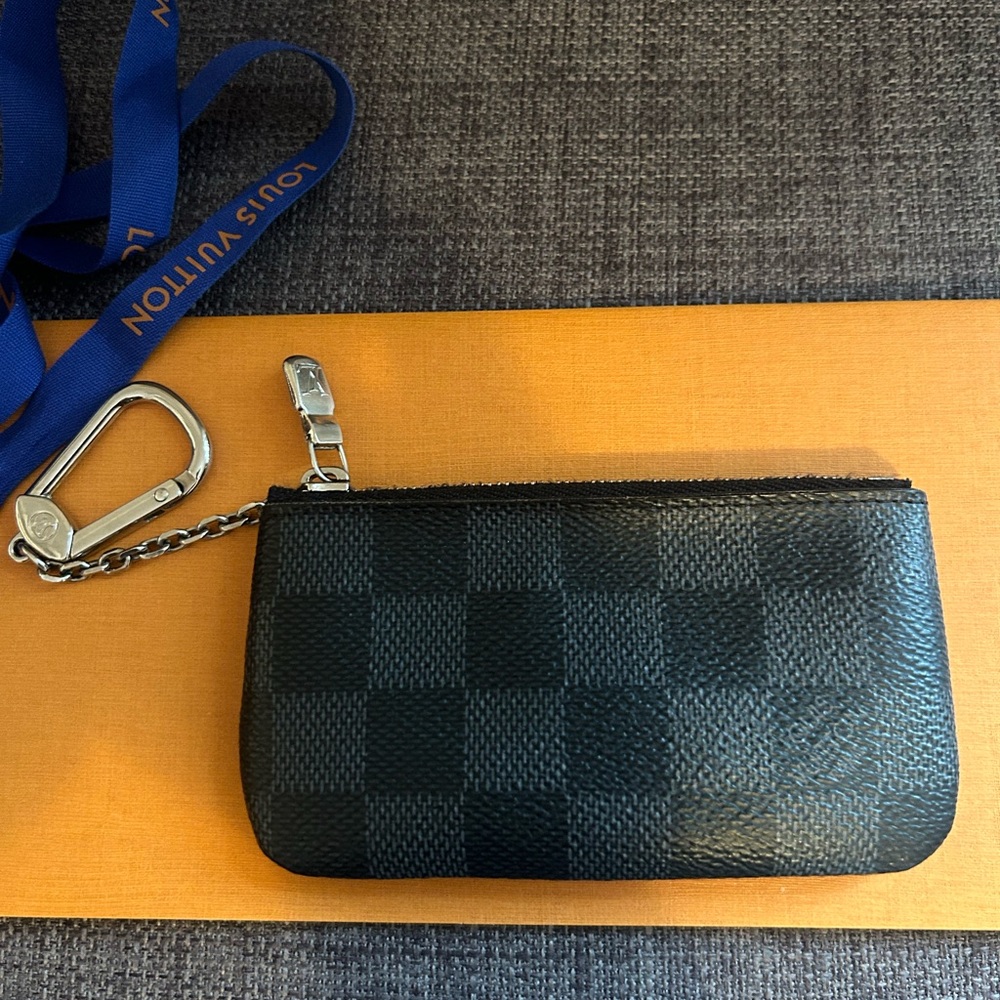 Louis Vuitton Graphite Key Cles